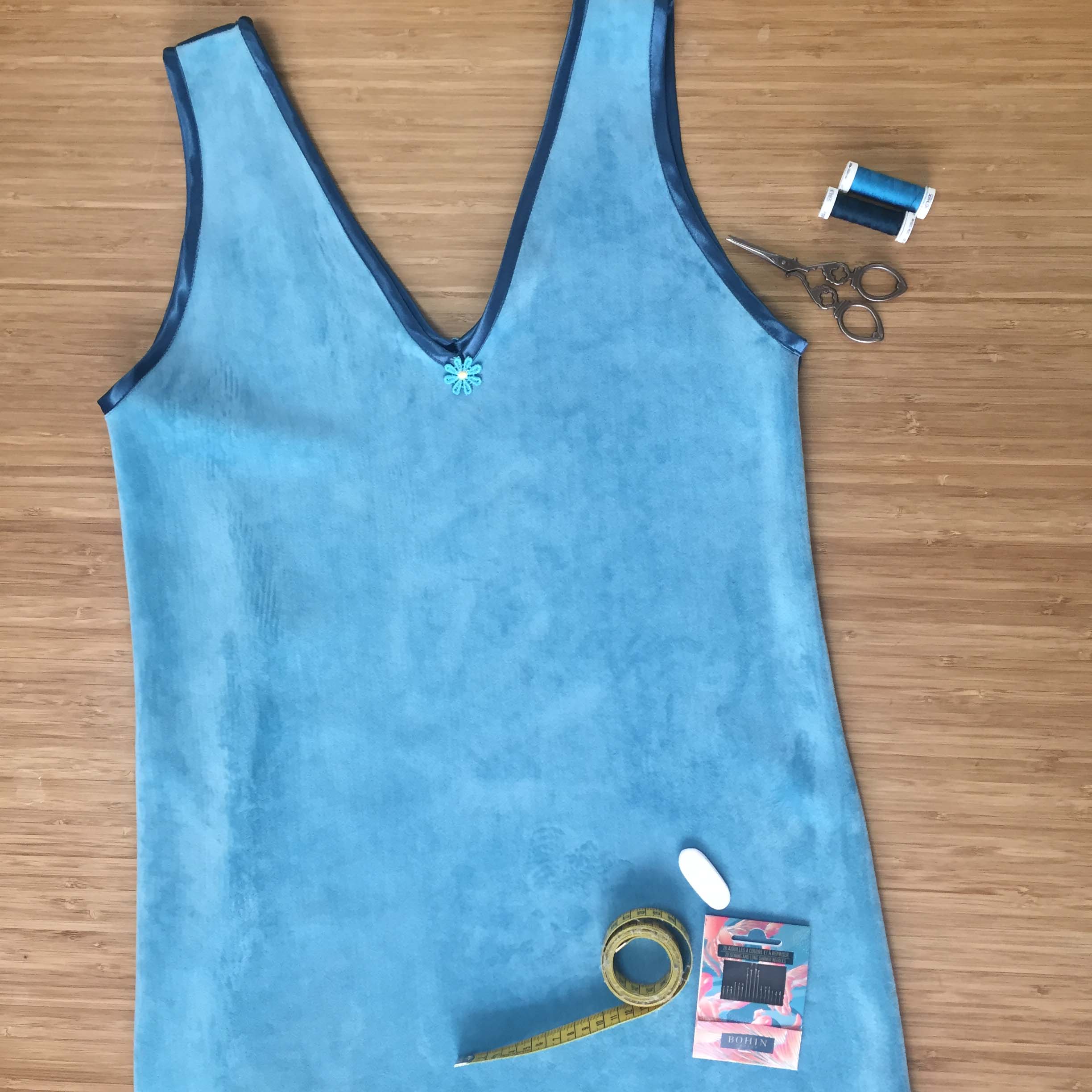 Jupe bleue carrée